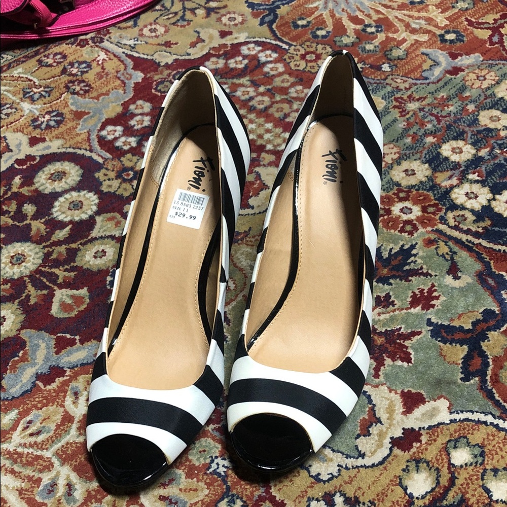FIONI Clothing Black and White Striped Peep-Toe Pumps